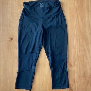 REEBOK BLACK CAPRIS SZ S